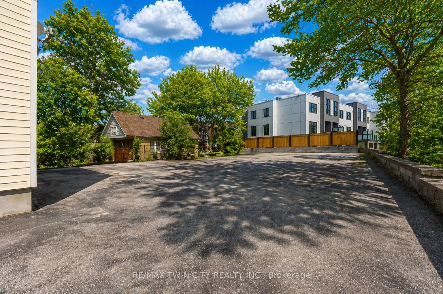 Photo 29 of Unit upper, 561 Queen Street S, Kitchener, Mill Courtland Woodside Park — HOMEH