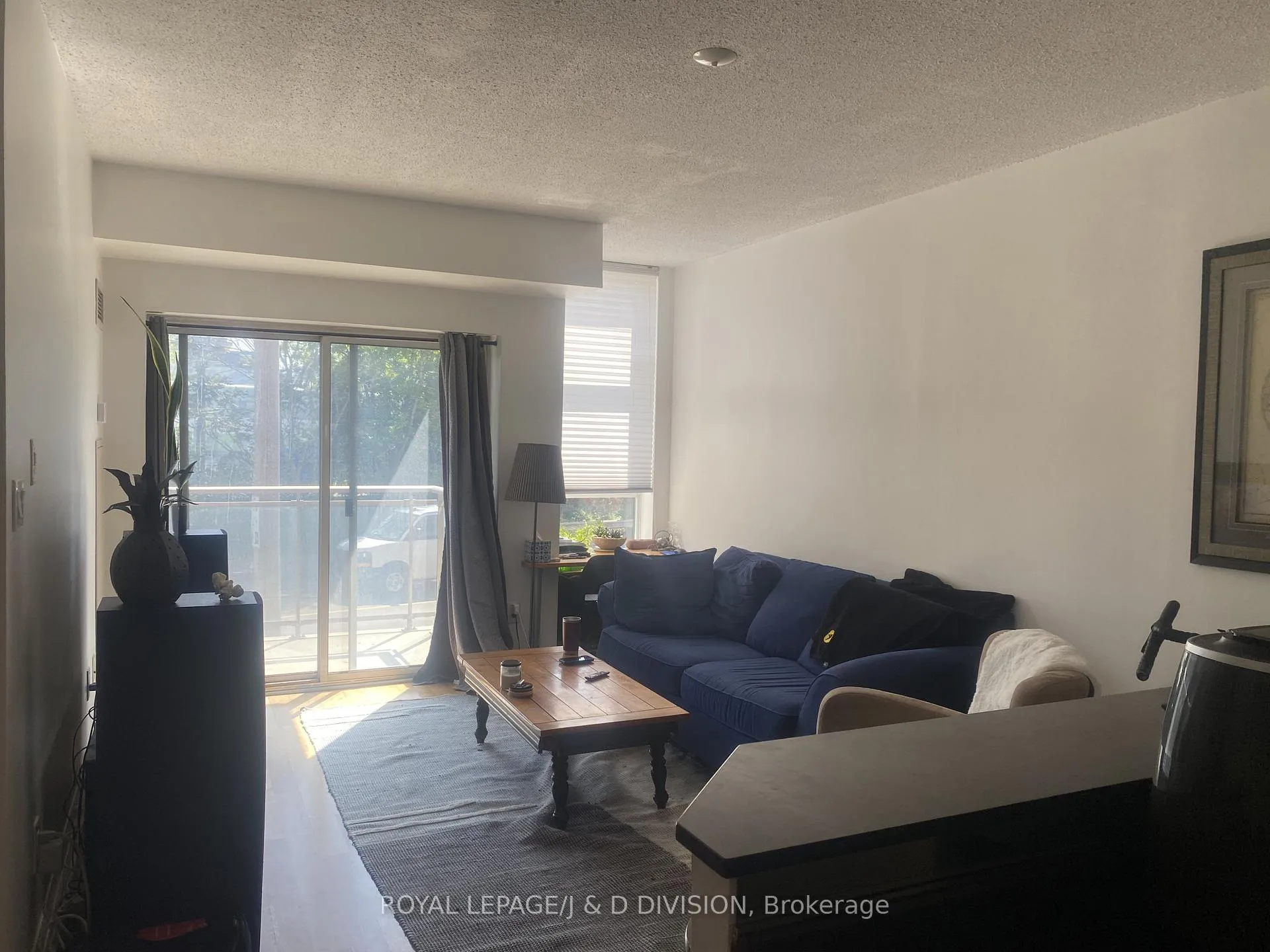 Front of Unit 208, 2495 Dundas Street W