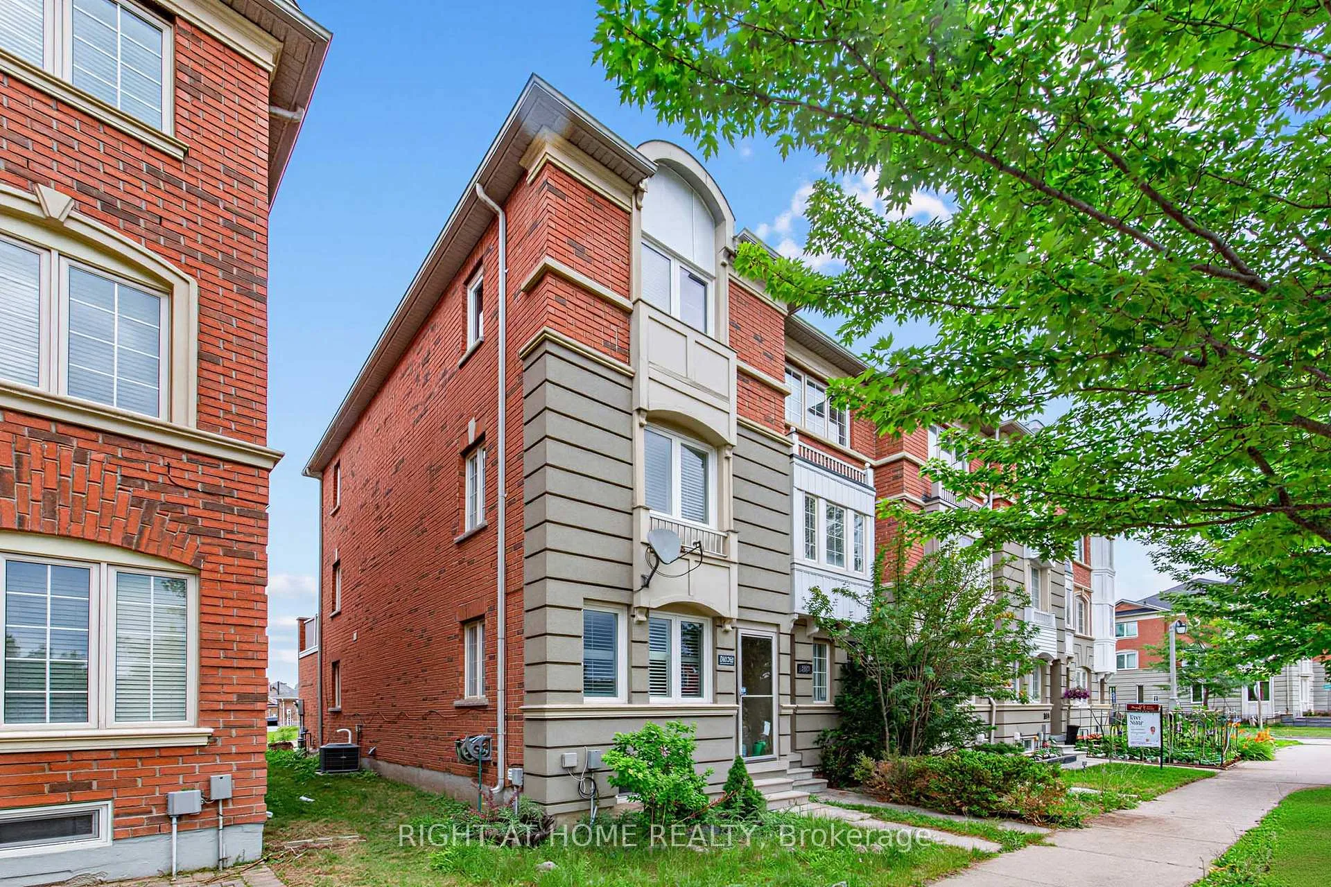 Photo 2 of 2628 Bur Oak Avenue, Markham, Cornell — HOMEH