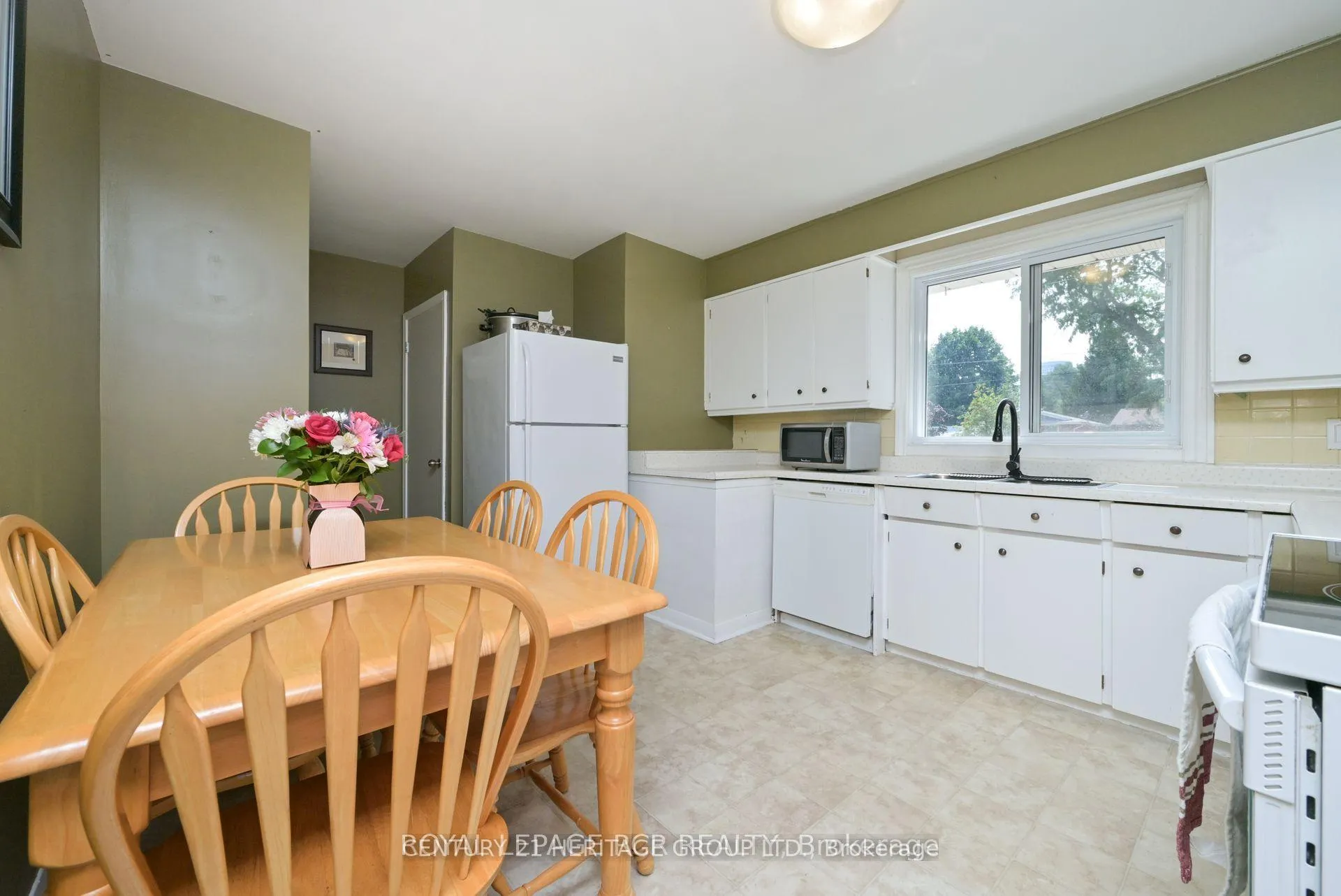 Photo 4 of 41 Evans Road, New Tecumseth, Alliston — HOMEH