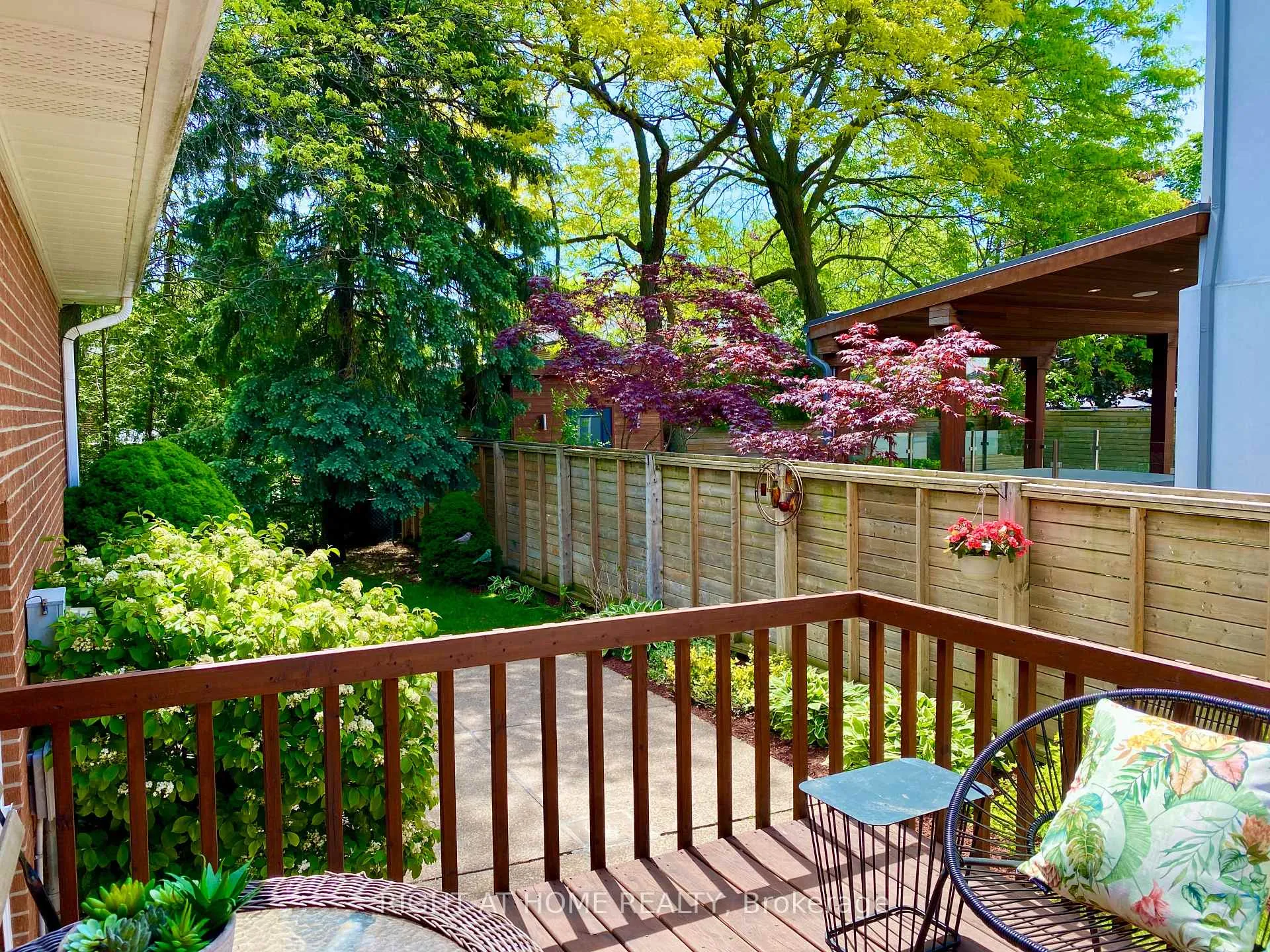 Photo 25 of 876 Hollowtree Crescent, Mississauga, Applewood — HOMEH