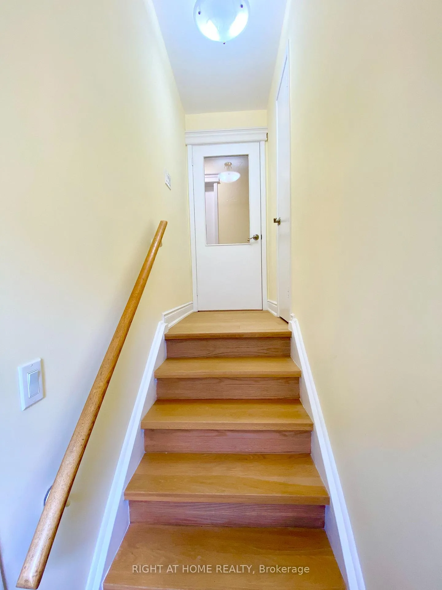 Photo 26 of 876 Hollowtree Crescent, Mississauga, Applewood — HOMEH
