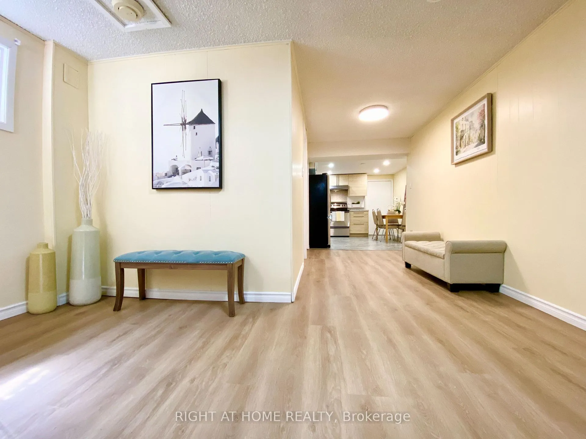 Photo 28 of 876 Hollowtree Crescent, Mississauga, Applewood — HOMEH
