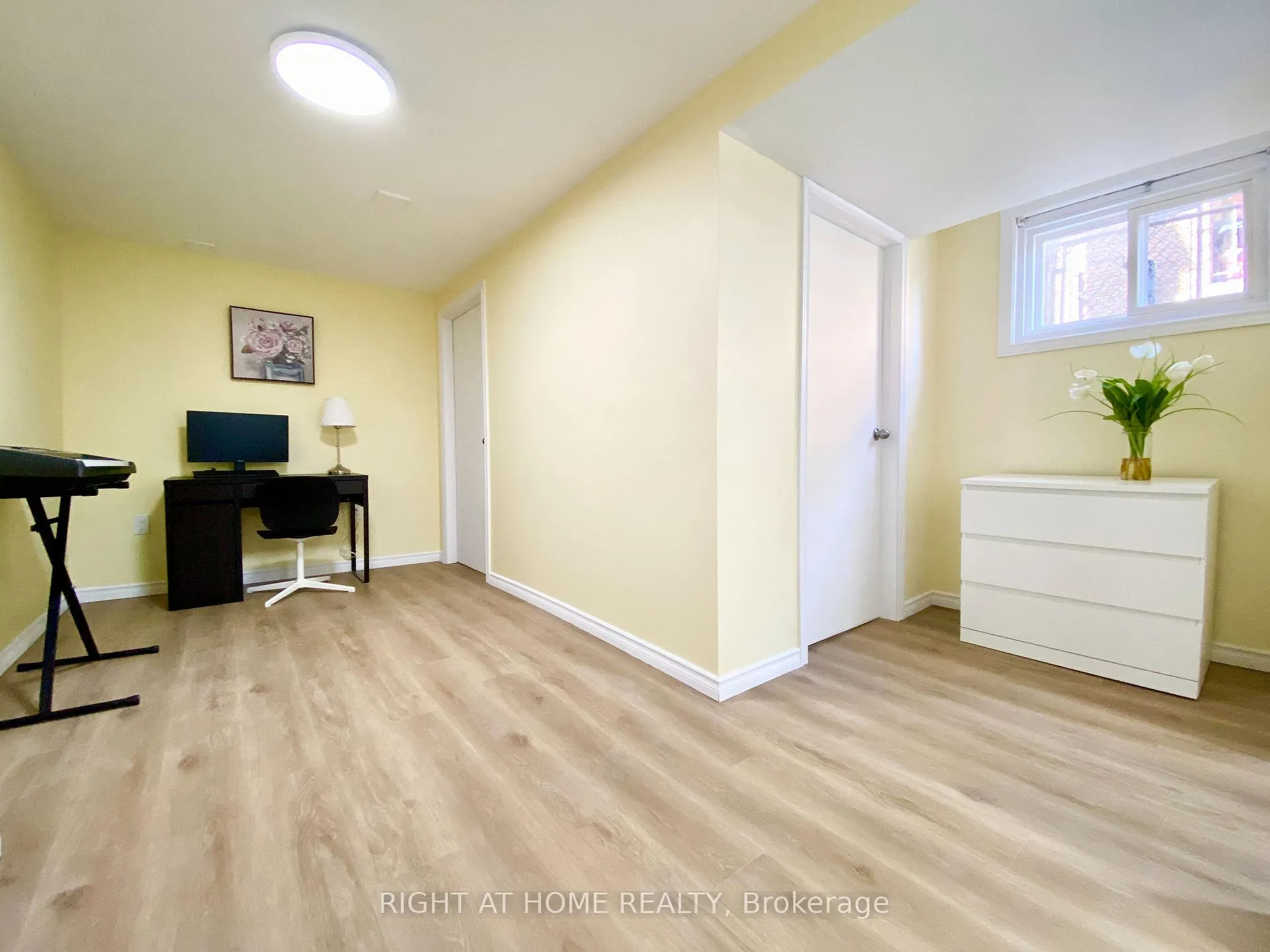 Photo 30 of 876 Hollowtree Crescent, Mississauga, Applewood — HOMEH