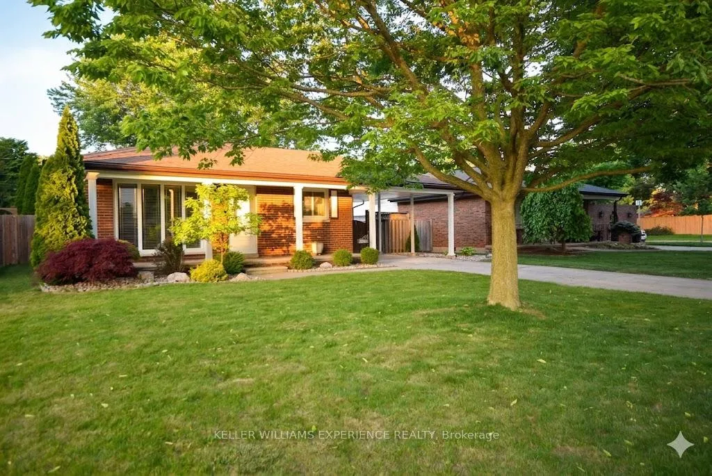 Photo 1 of 1290 Janisse Drive, Windsor — HOMEH