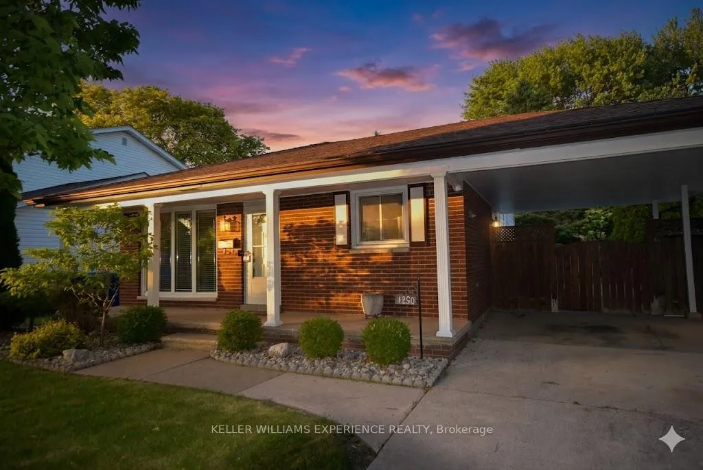 Photo 3 of 1290 Janisse Drive, Windsor — HOMEH