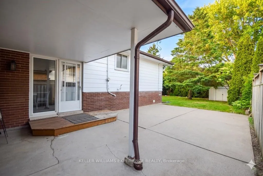 Photo 4 of 1290 Janisse Drive, Windsor — HOMEH