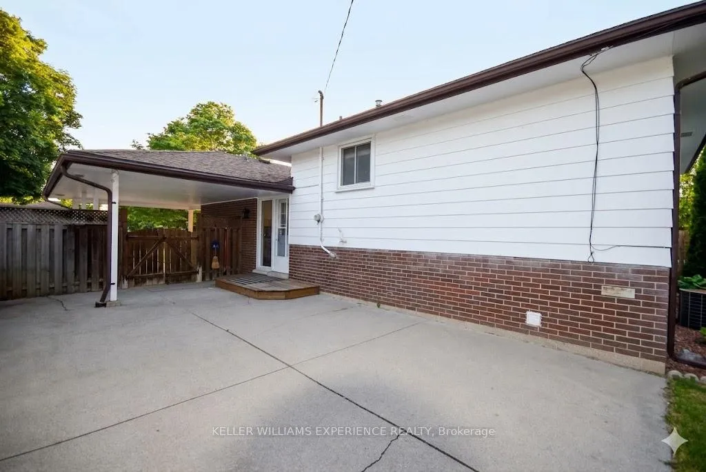 Photo 5 of 1290 Janisse Drive, Windsor — HOMEH
