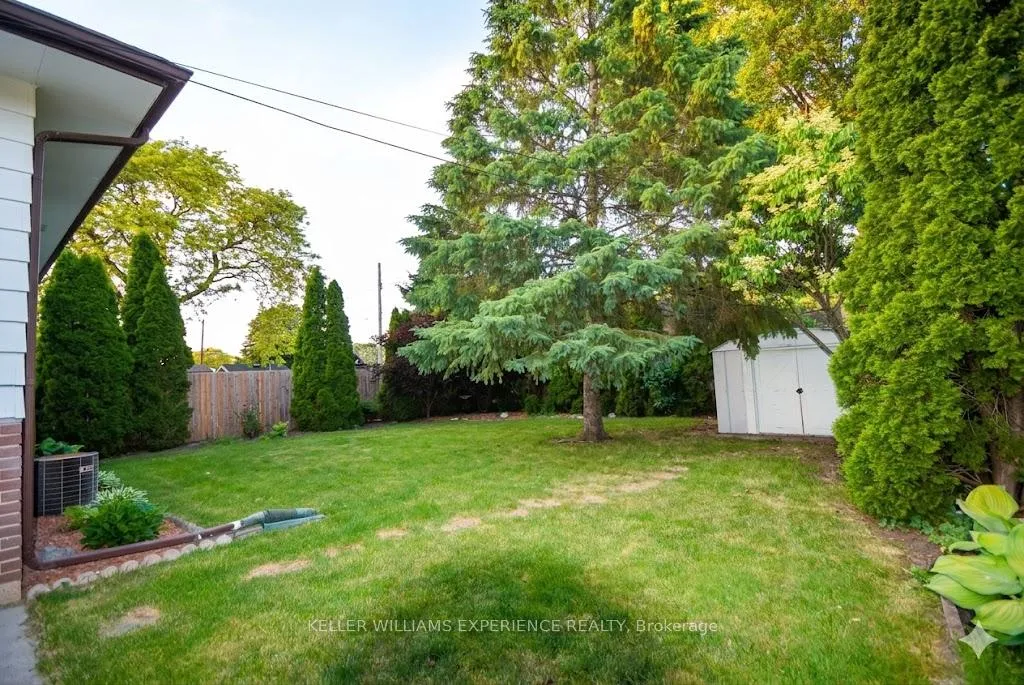Photo 6 of 1290 Janisse Drive, Windsor — HOMEH