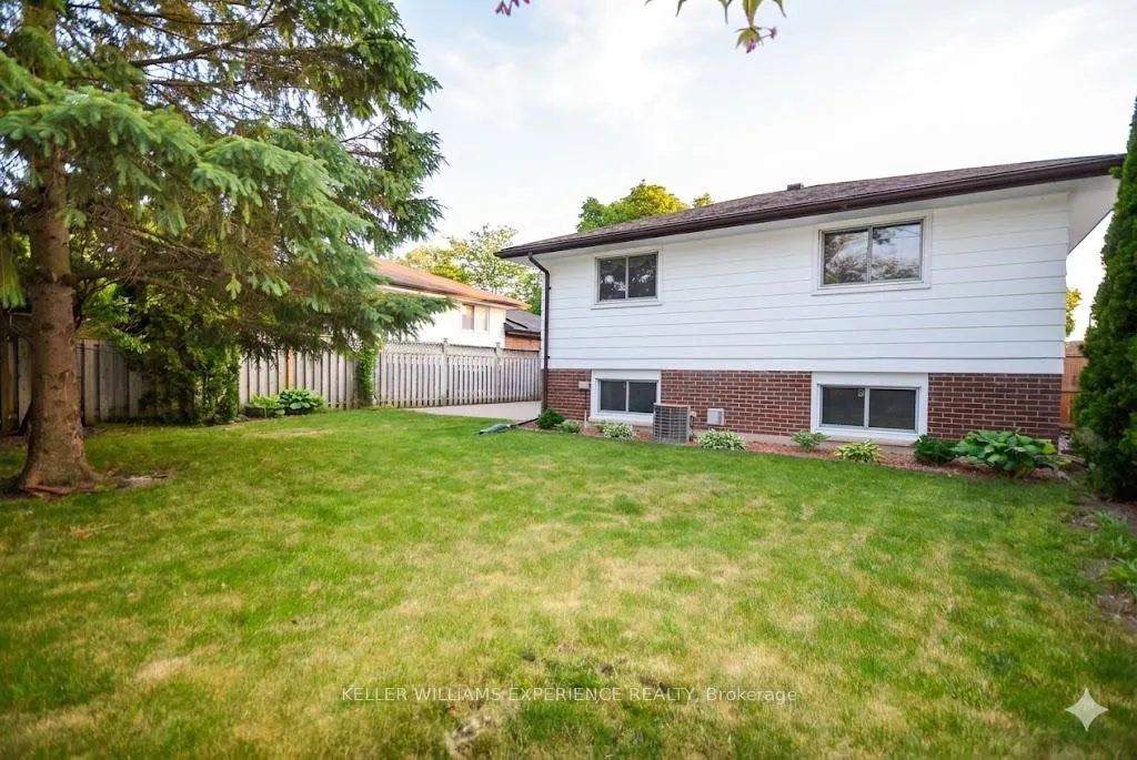 Photo 7 of 1290 Janisse Drive, Windsor — HOMEH