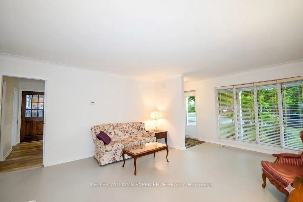 Photo 10 of 1290 Janisse Drive, Windsor — HOMEH