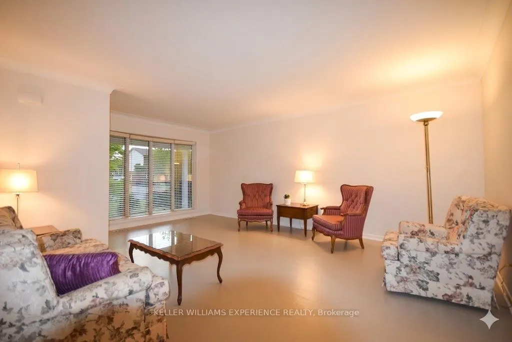 Photo 11 of 1290 Janisse Drive, Windsor — HOMEH