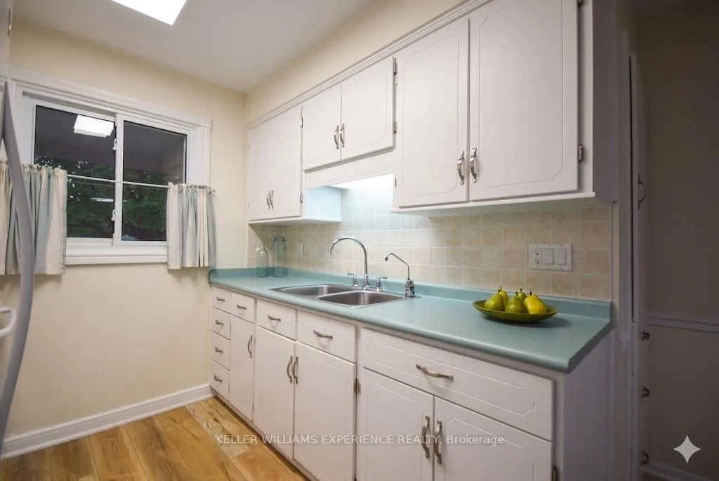 Photo 14 of 1290 Janisse Drive, Windsor — HOMEH