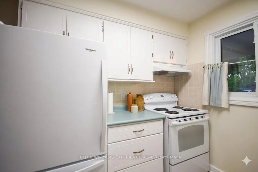 Photo 15 of 1290 Janisse Drive, Windsor — HOMEH