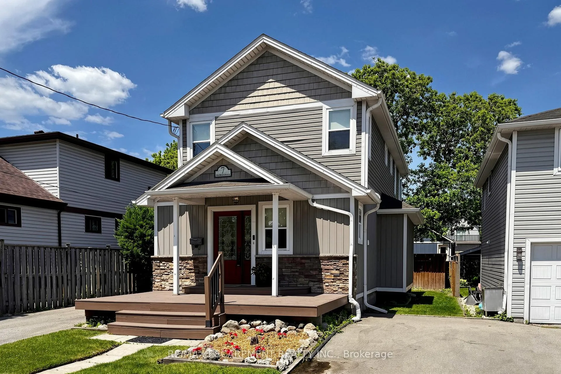 Photo 2 of 7 Windermere Avenue, Hamilton, Hamilton Beach — HOMEH