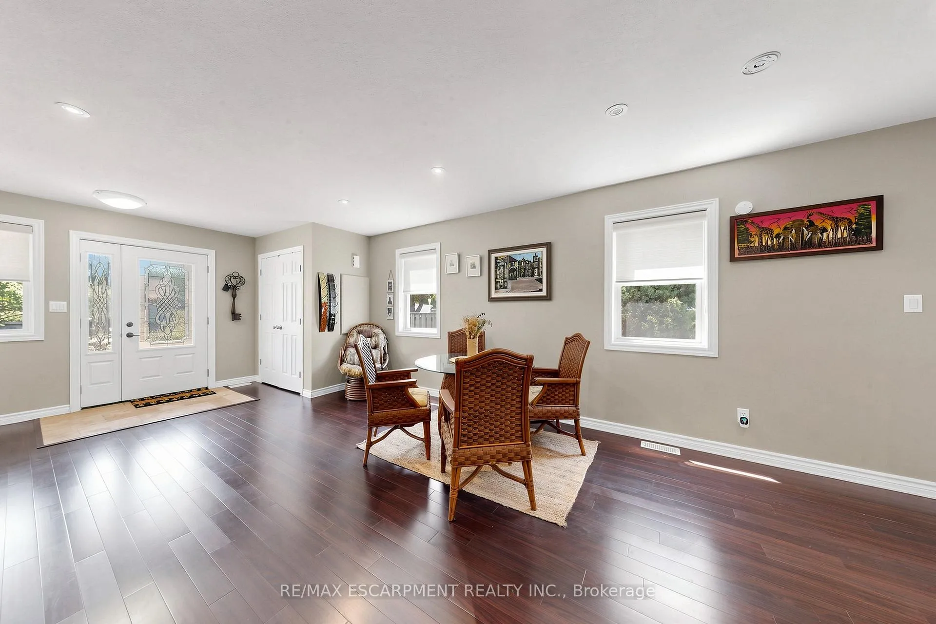 Photo 5 of 7 Windermere Avenue, Hamilton, Hamilton Beach — HOMEH