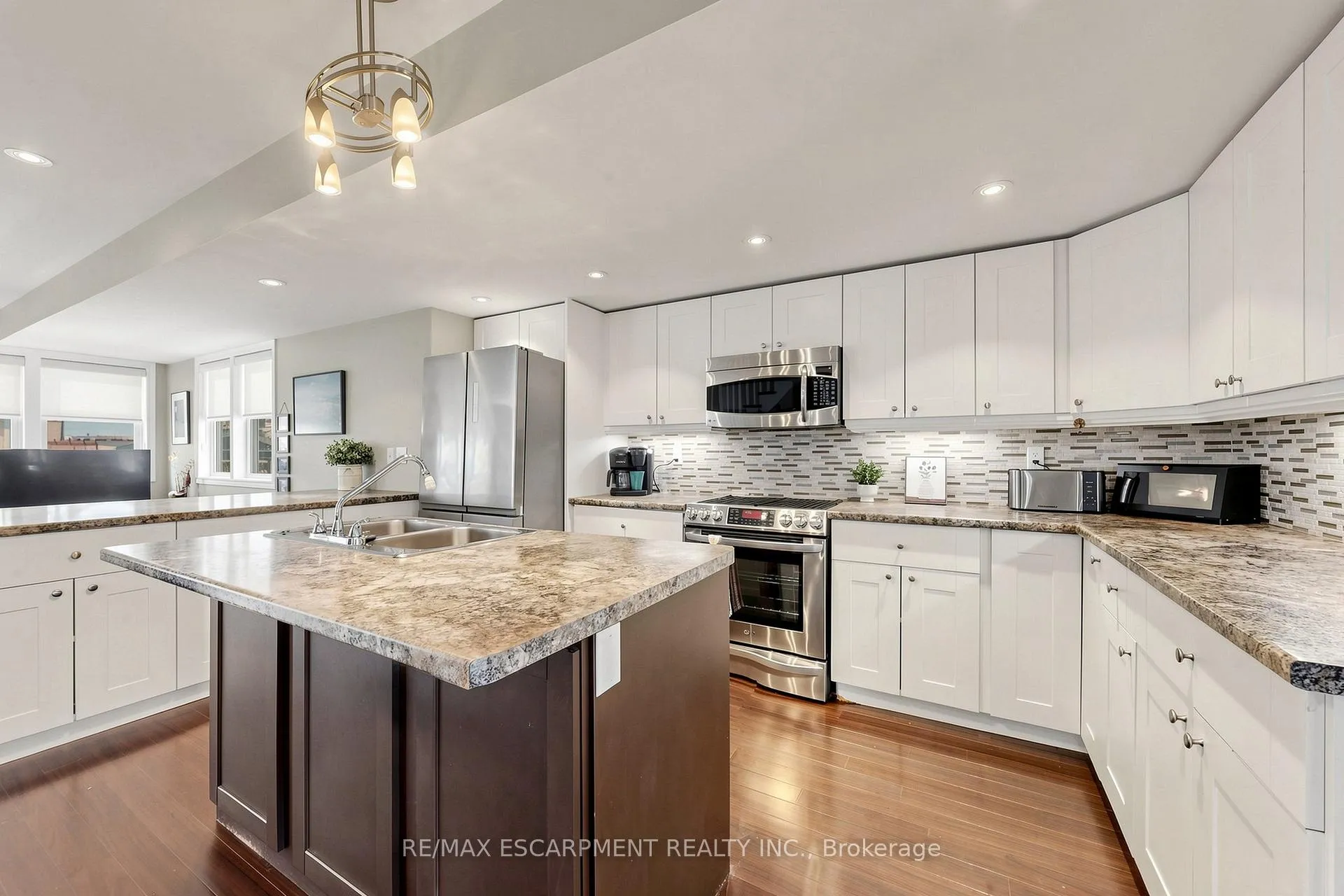 Photo 9 of 7 Windermere Avenue, Hamilton, Hamilton Beach — HOMEH