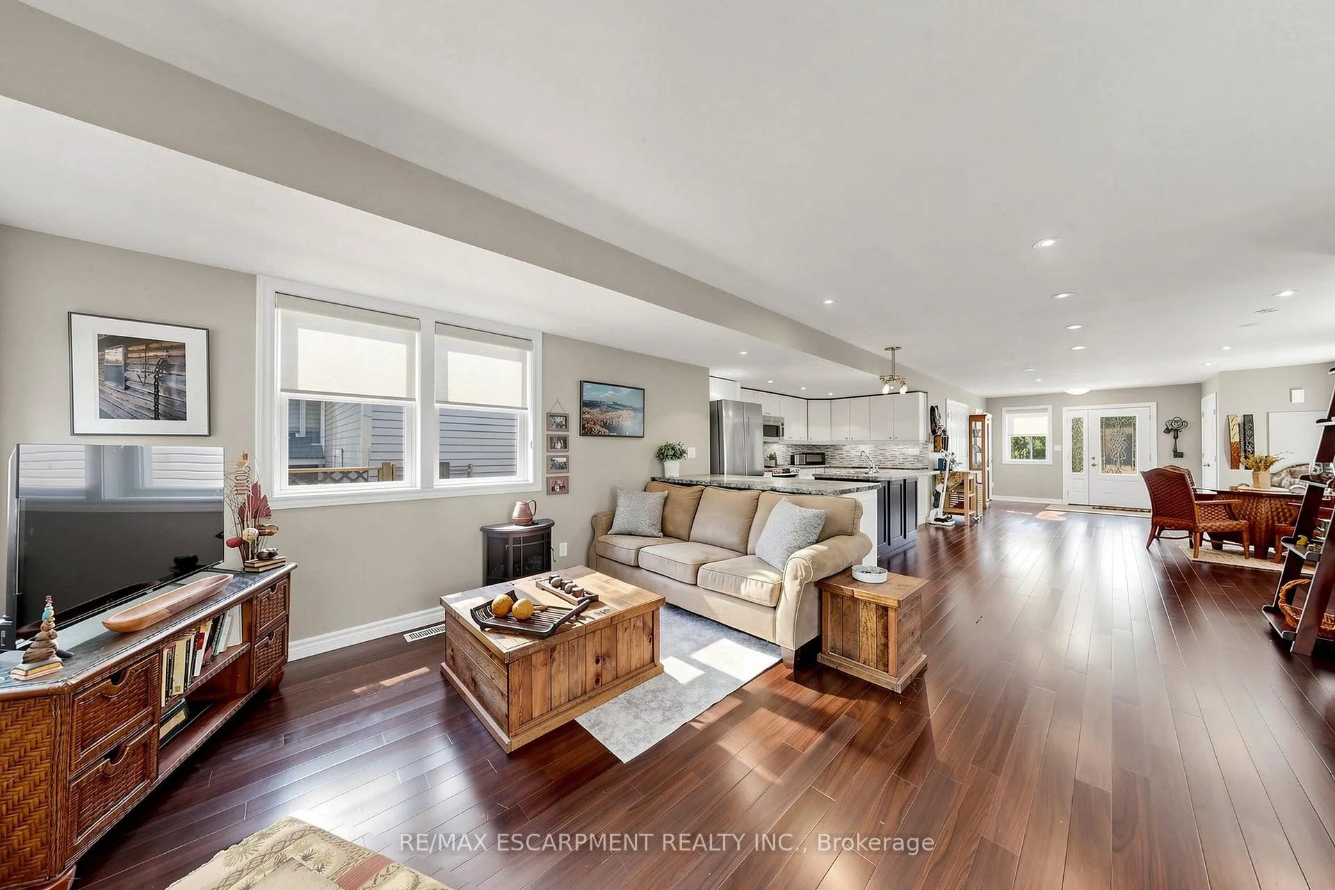 Photo 11 of 7 Windermere Avenue, Hamilton, Hamilton Beach — HOMEH
