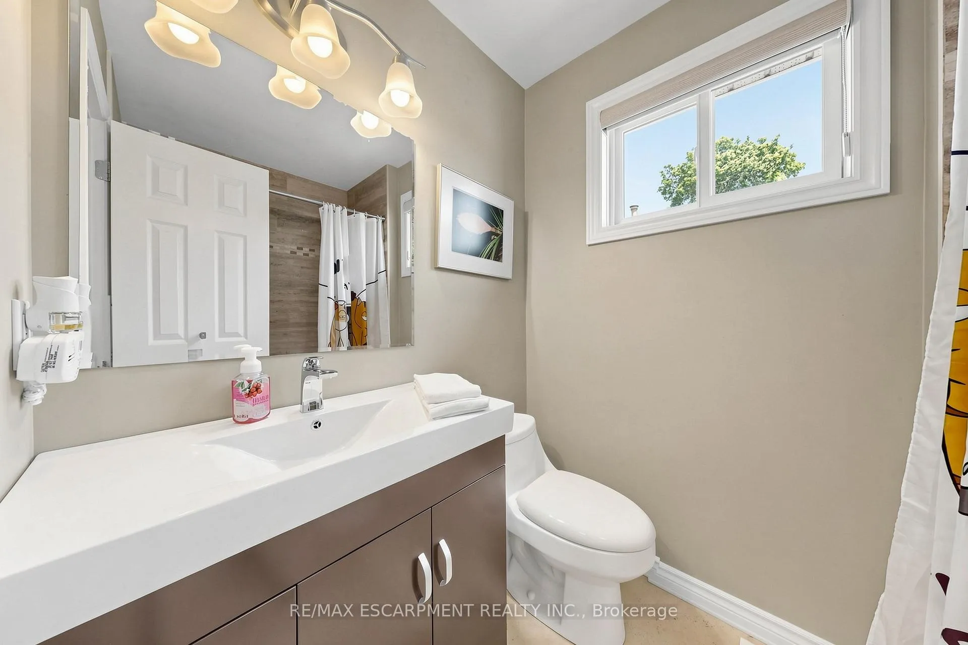 Photo 25 of 7 Windermere Avenue, Hamilton, Hamilton Beach — HOMEH