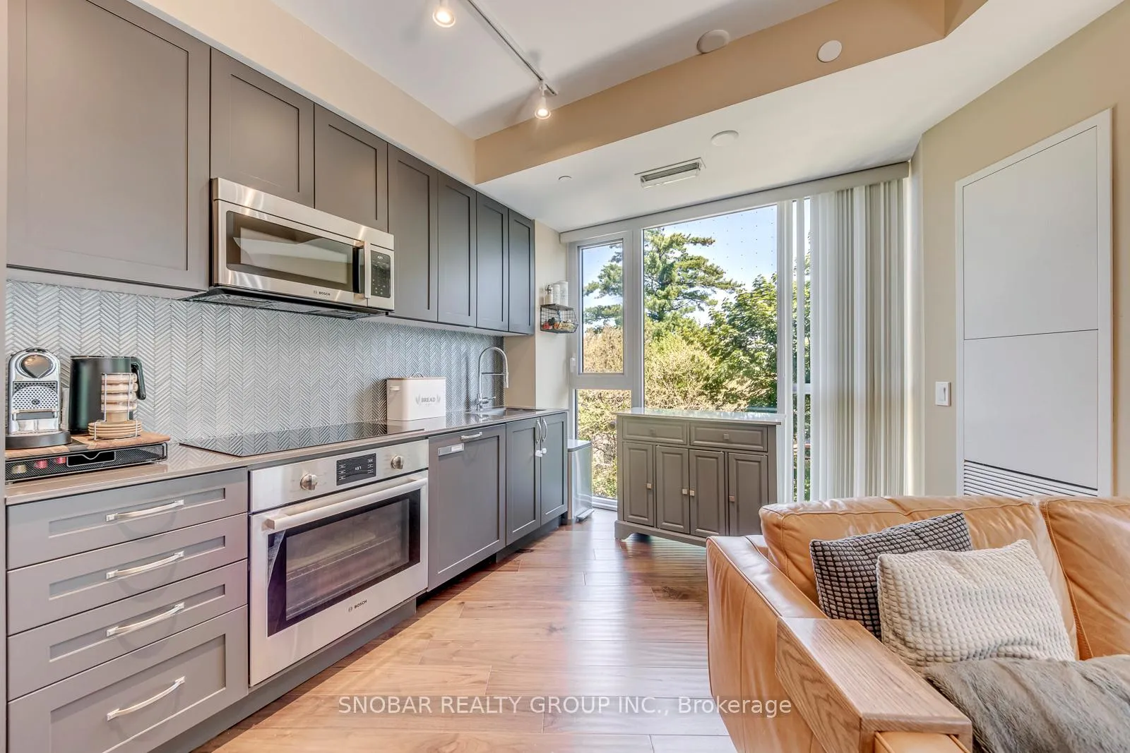 Photo 7 of Unit 310, 293 The Kingsway, Etobicoke, Edenbridge-Humber Valley — HOMEH
