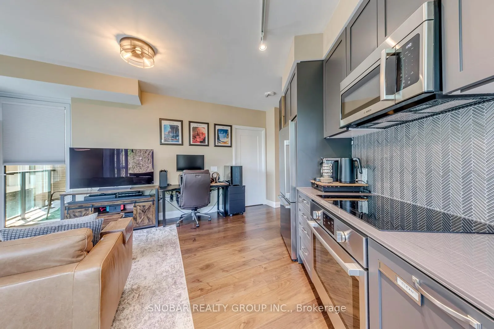 Photo 9 of Unit 310, 293 The Kingsway, Etobicoke, Edenbridge-Humber Valley — HOMEH