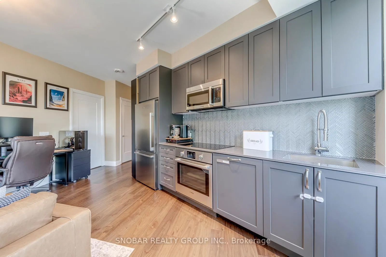 Photo 10 of Unit 310, 293 The Kingsway, Etobicoke, Edenbridge-Humber Valley — HOMEH