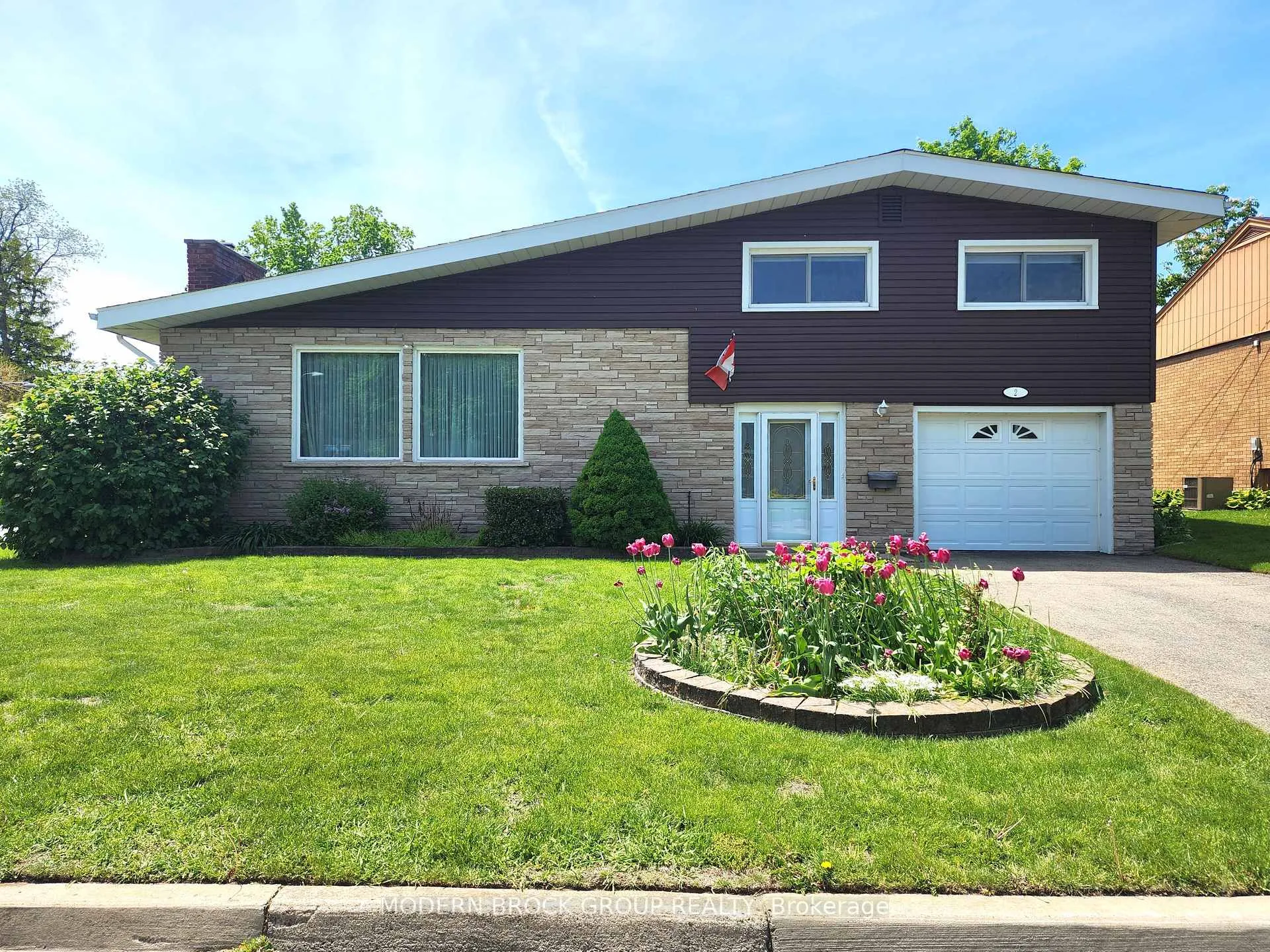 Front of 2 Woodlawn Place
