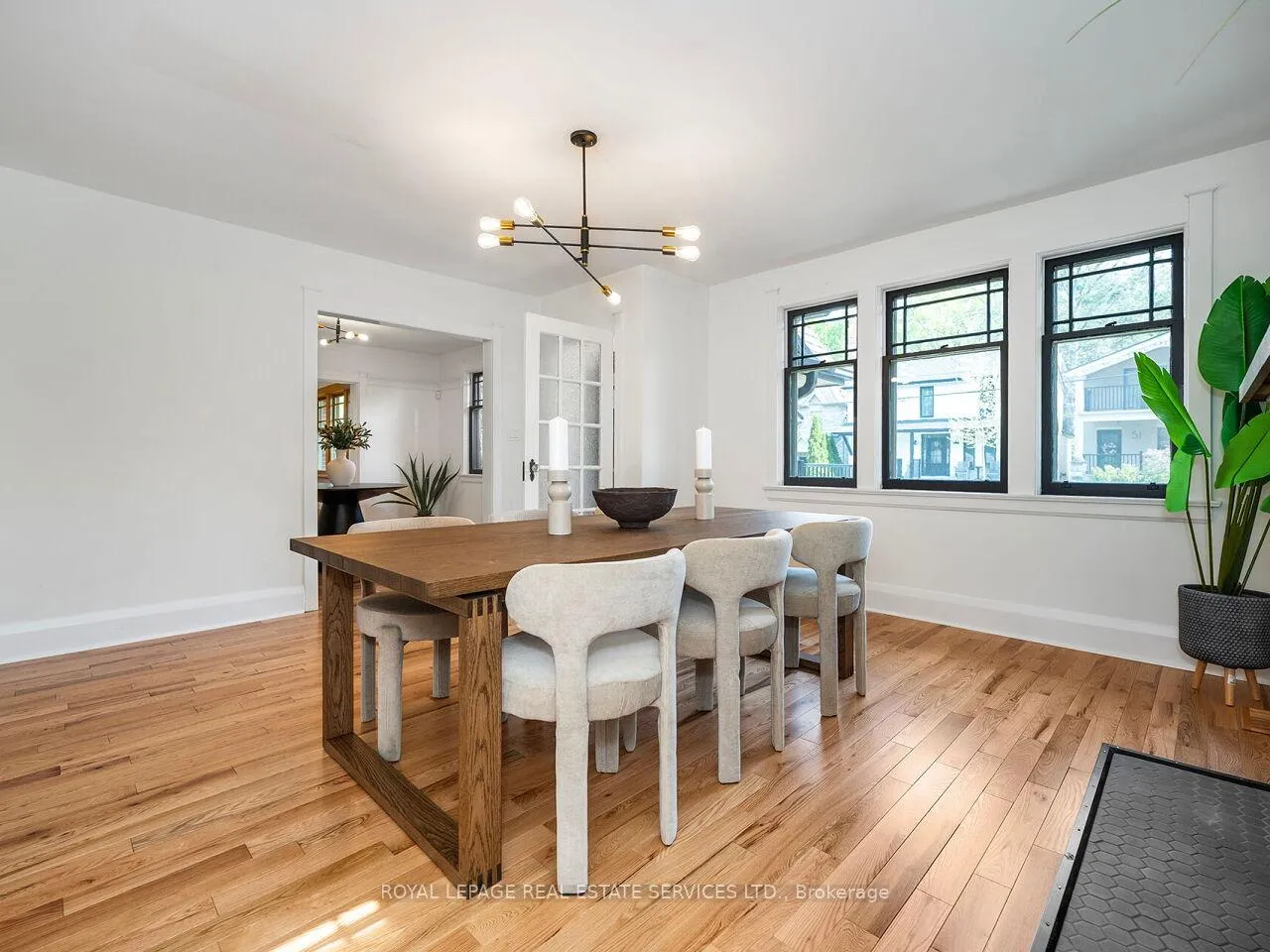 Photo 4 of 54 Oakfield Drive, Etobicoke, Stonegate-Queensway — HOMEH