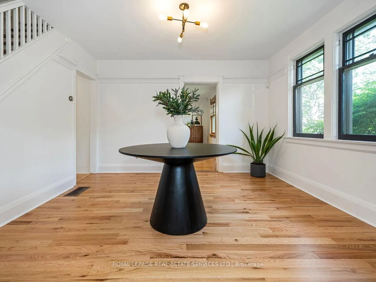 Photo 5 of 54 Oakfield Drive, Etobicoke, Stonegate-Queensway — HOMEH