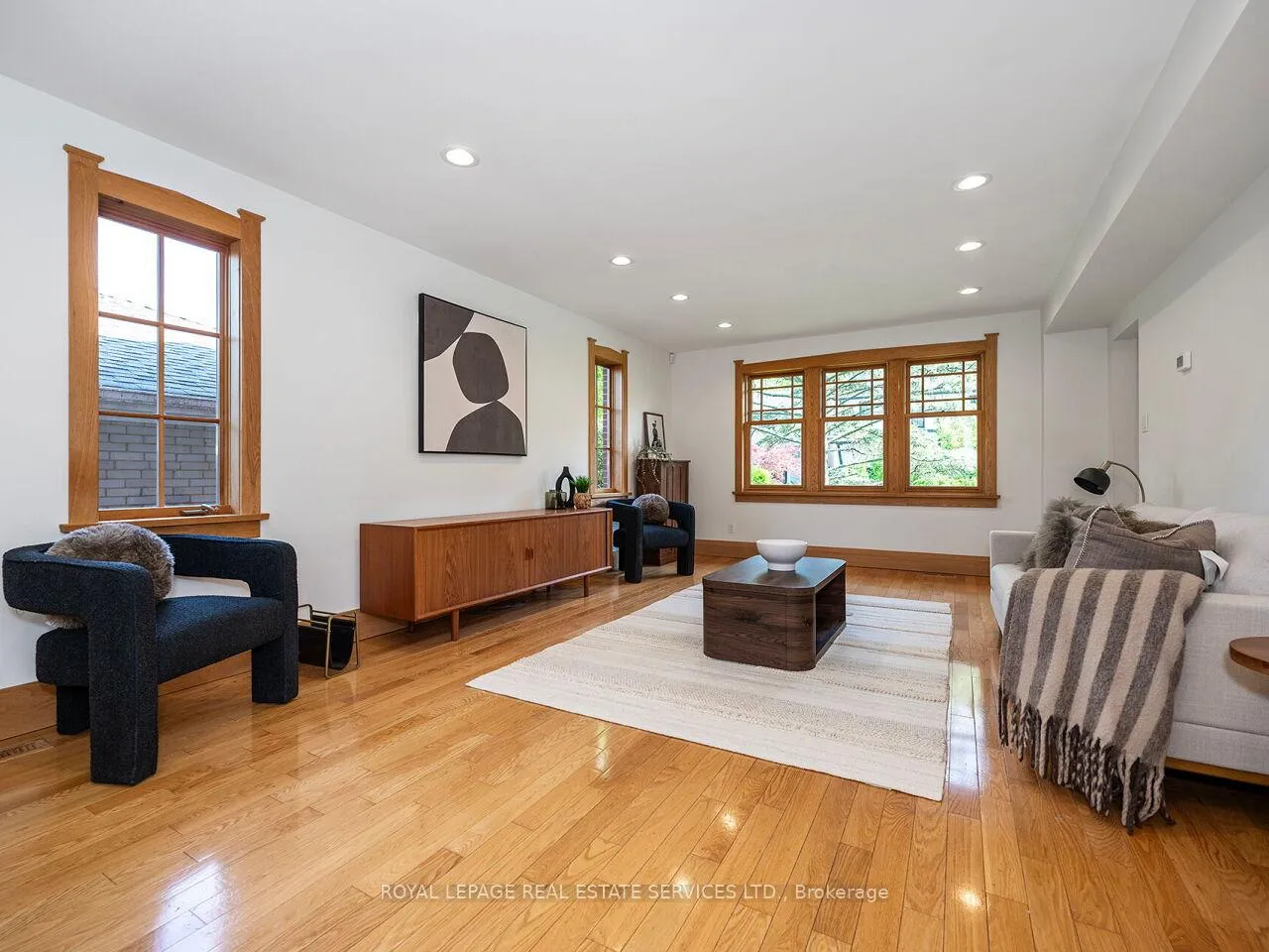 Photo 9 of 54 Oakfield Drive, Etobicoke, Stonegate-Queensway — HOMEH