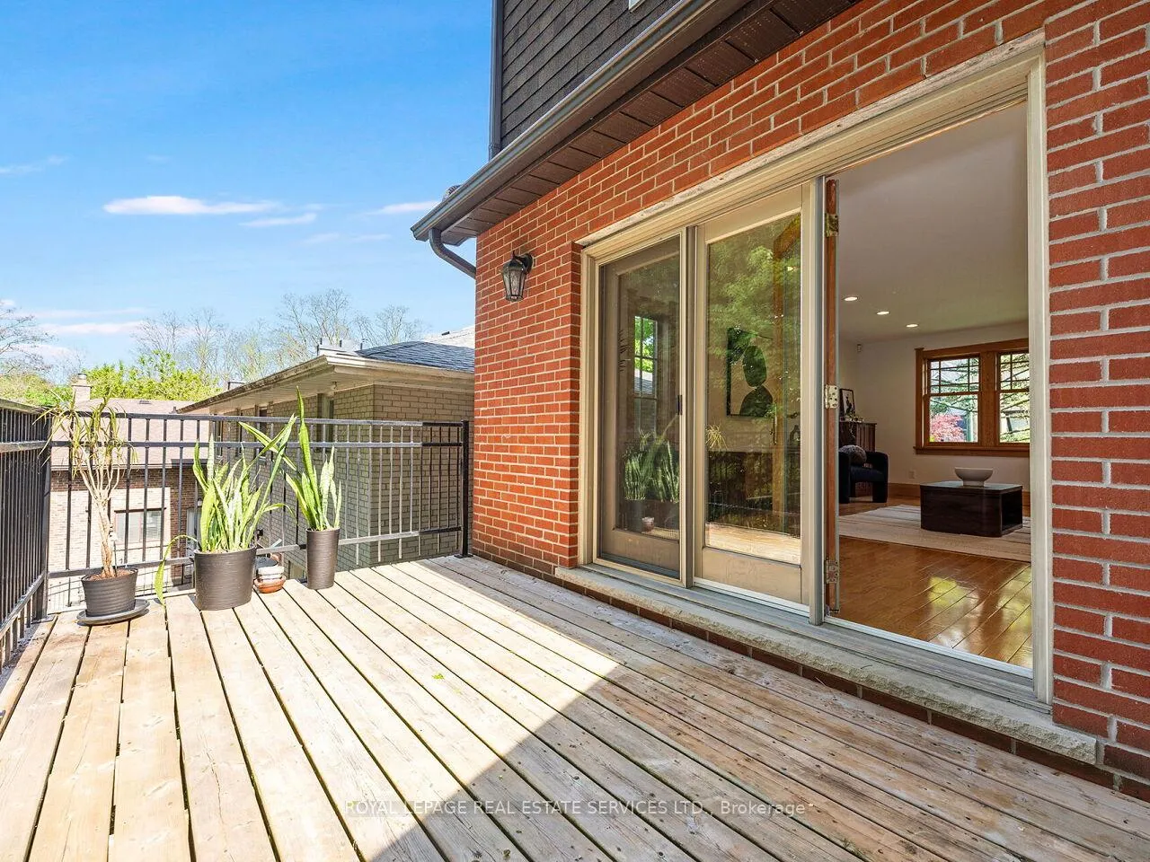 Photo 11 of 54 Oakfield Drive, Etobicoke, Stonegate-Queensway — HOMEH