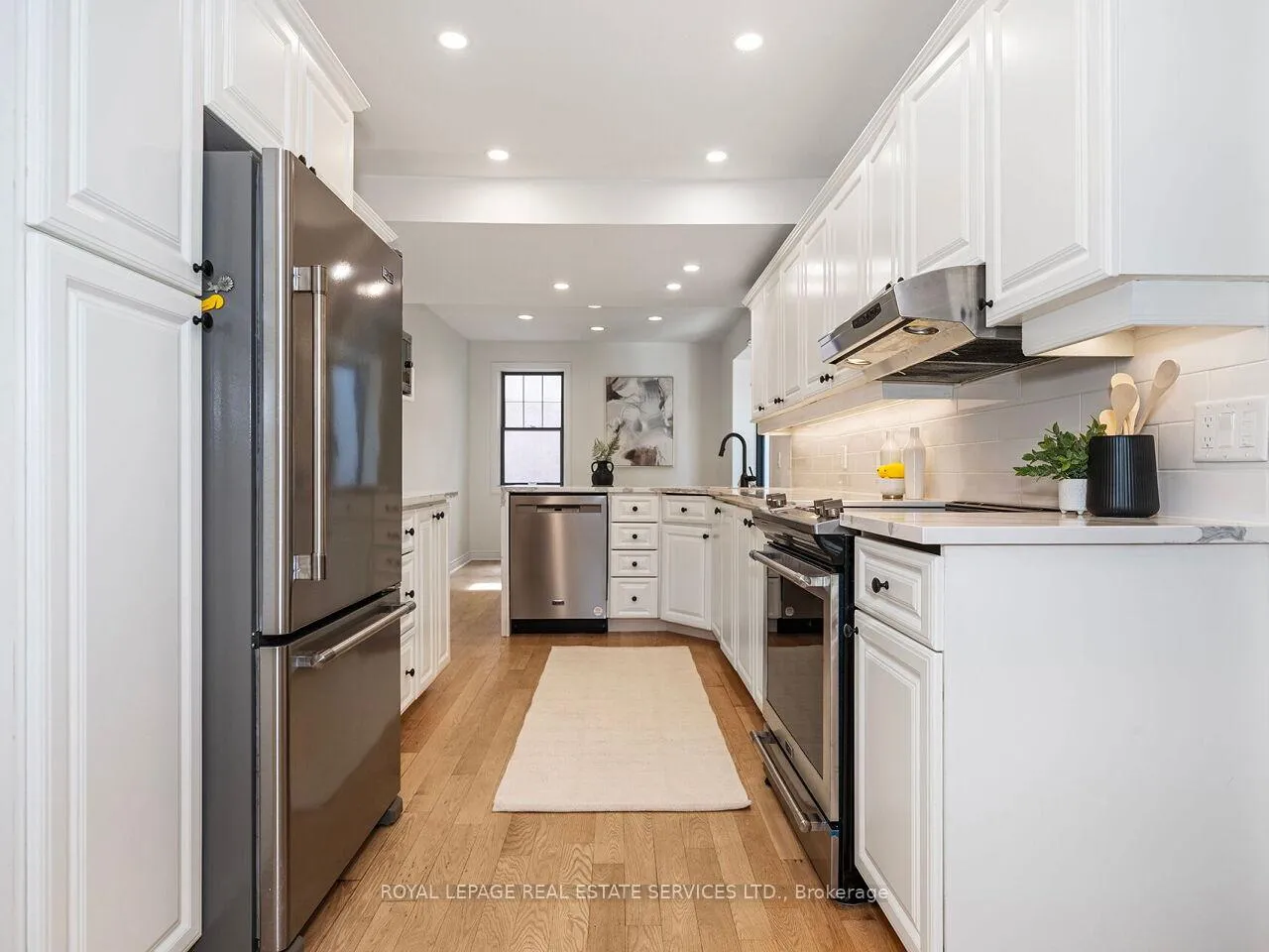 Photo 12 of 54 Oakfield Drive, Etobicoke, Stonegate-Queensway — HOMEH
