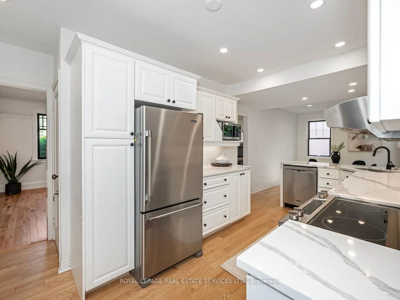 Photo 13 of 54 Oakfield Drive, Etobicoke, Stonegate-Queensway — HOMEH