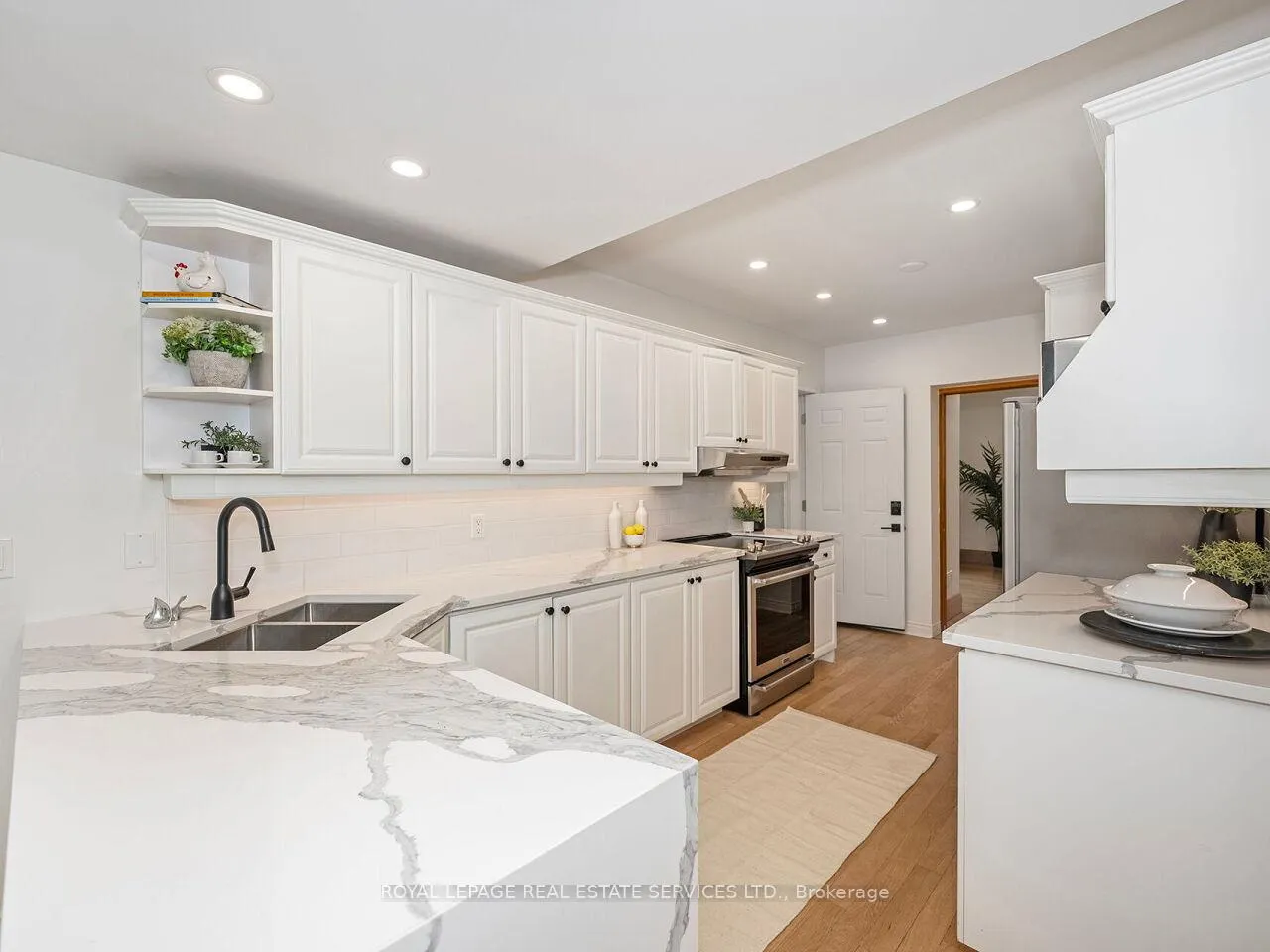 Photo 14 of 54 Oakfield Drive, Etobicoke, Stonegate-Queensway — HOMEH