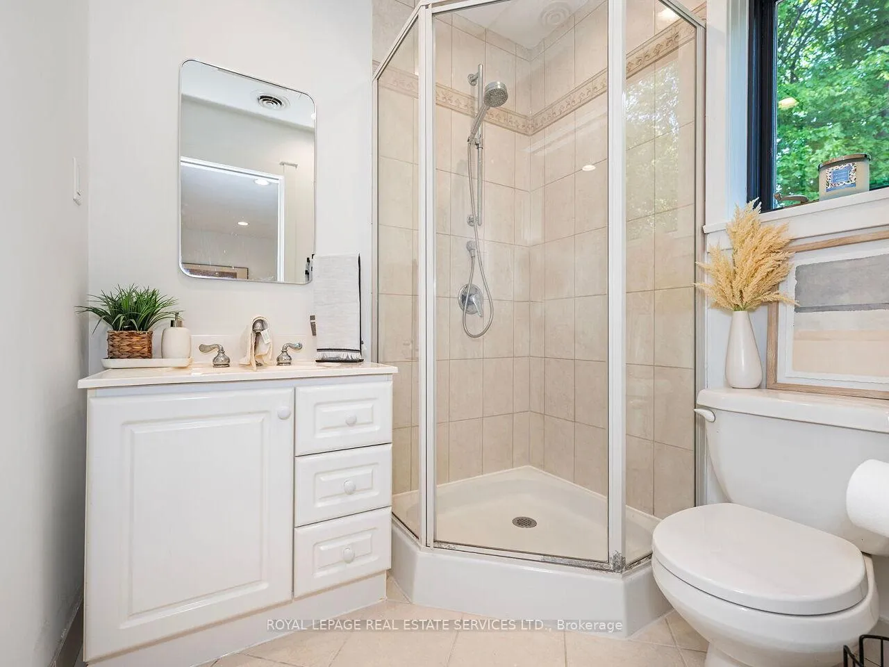 Photo 20 of 54 Oakfield Drive, Etobicoke, Stonegate-Queensway — HOMEH