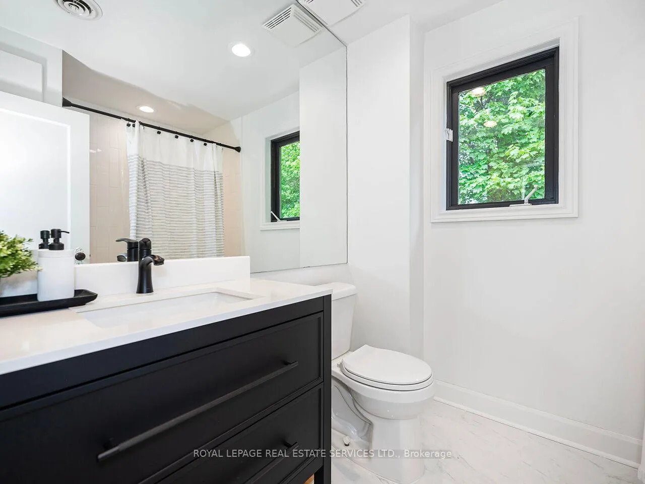 Photo 23 of 54 Oakfield Drive, Etobicoke, Stonegate-Queensway — HOMEH