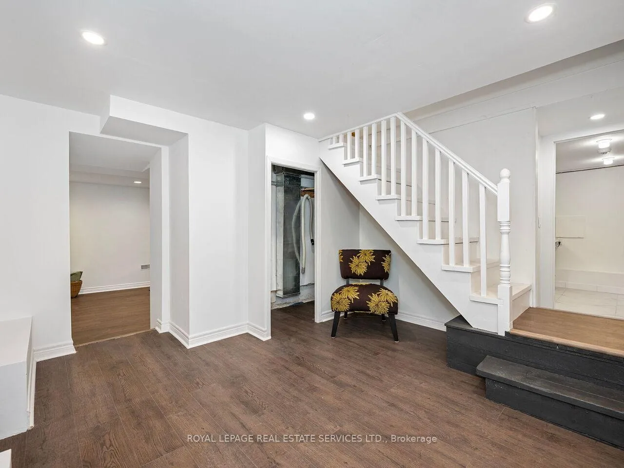 Photo 29 of 54 Oakfield Drive, Etobicoke, Stonegate-Queensway — HOMEH