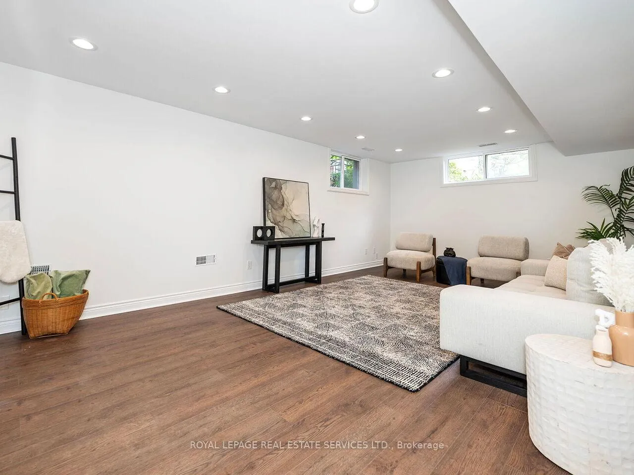 Photo 31 of 54 Oakfield Drive, Etobicoke, Stonegate-Queensway — HOMEH