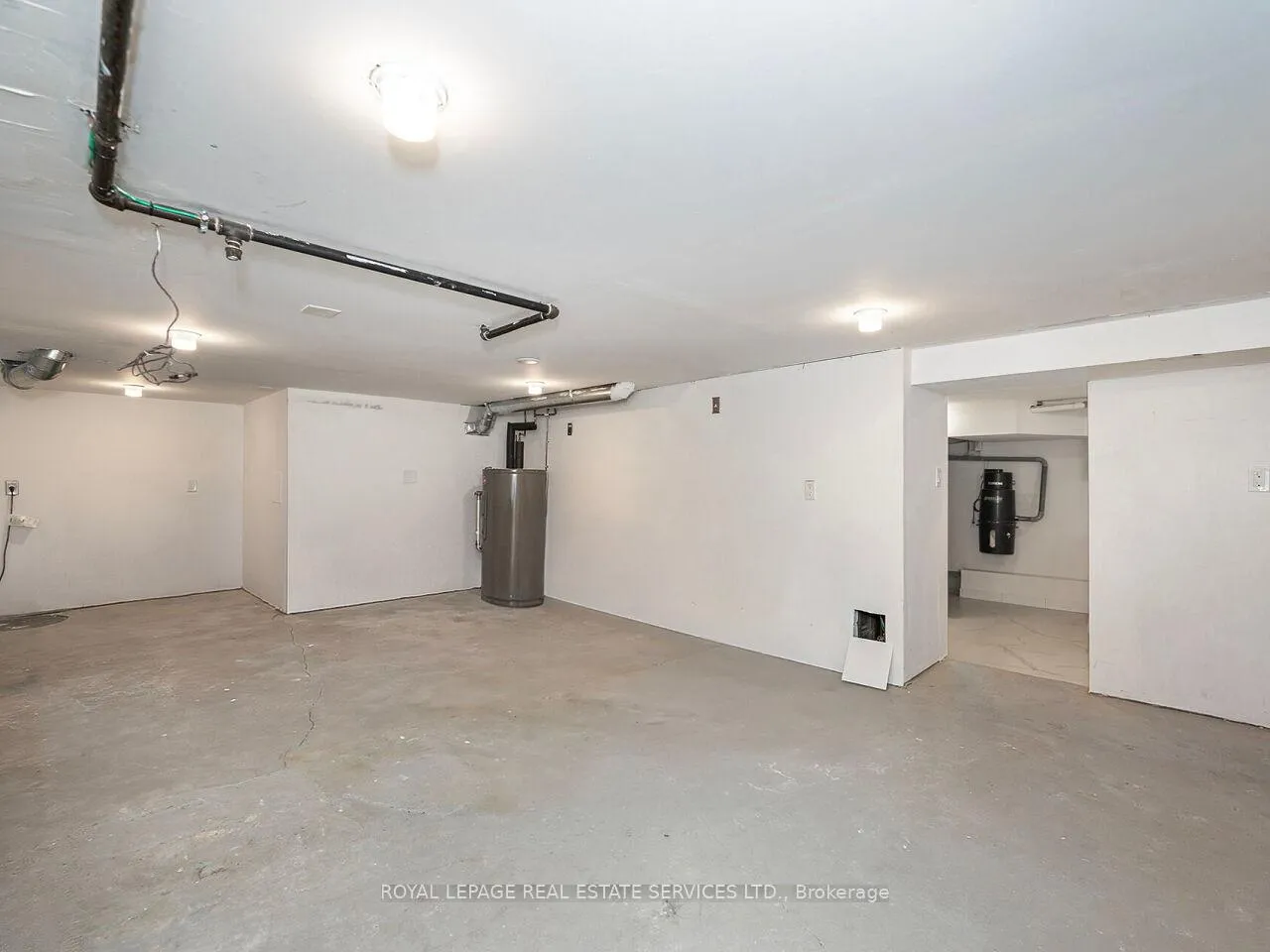 Photo 36 of 54 Oakfield Drive, Etobicoke, Stonegate-Queensway — HOMEH