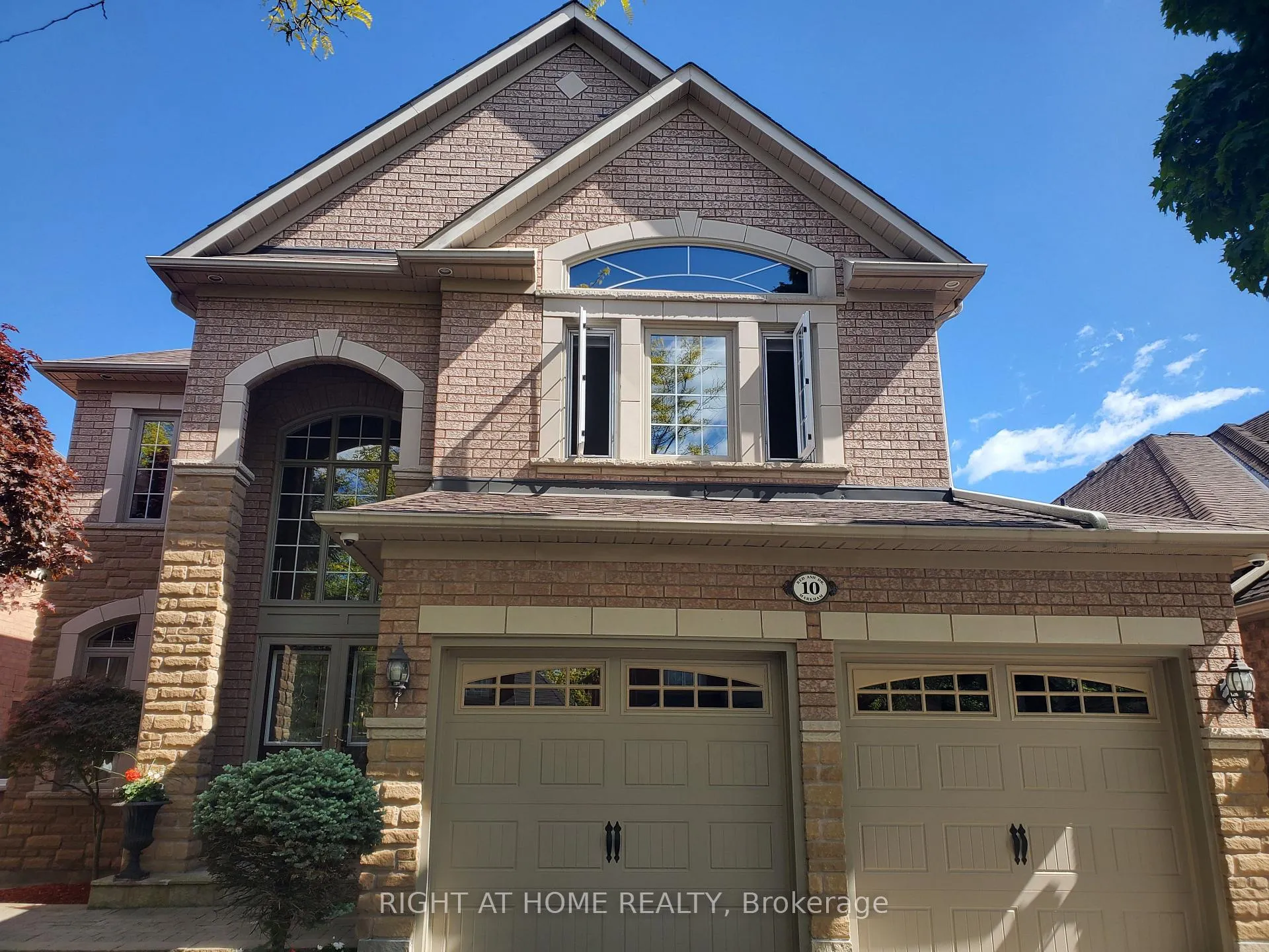 Photo 1 of 10 Red Ash Drive, Markham, Legacy — HOMEH