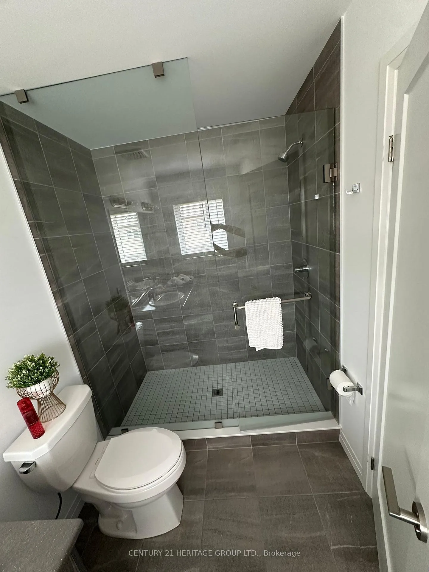 Photo 9 of 227 Cittadella Boulevard, Hamilton, Rural Glanbrook — HOMEH