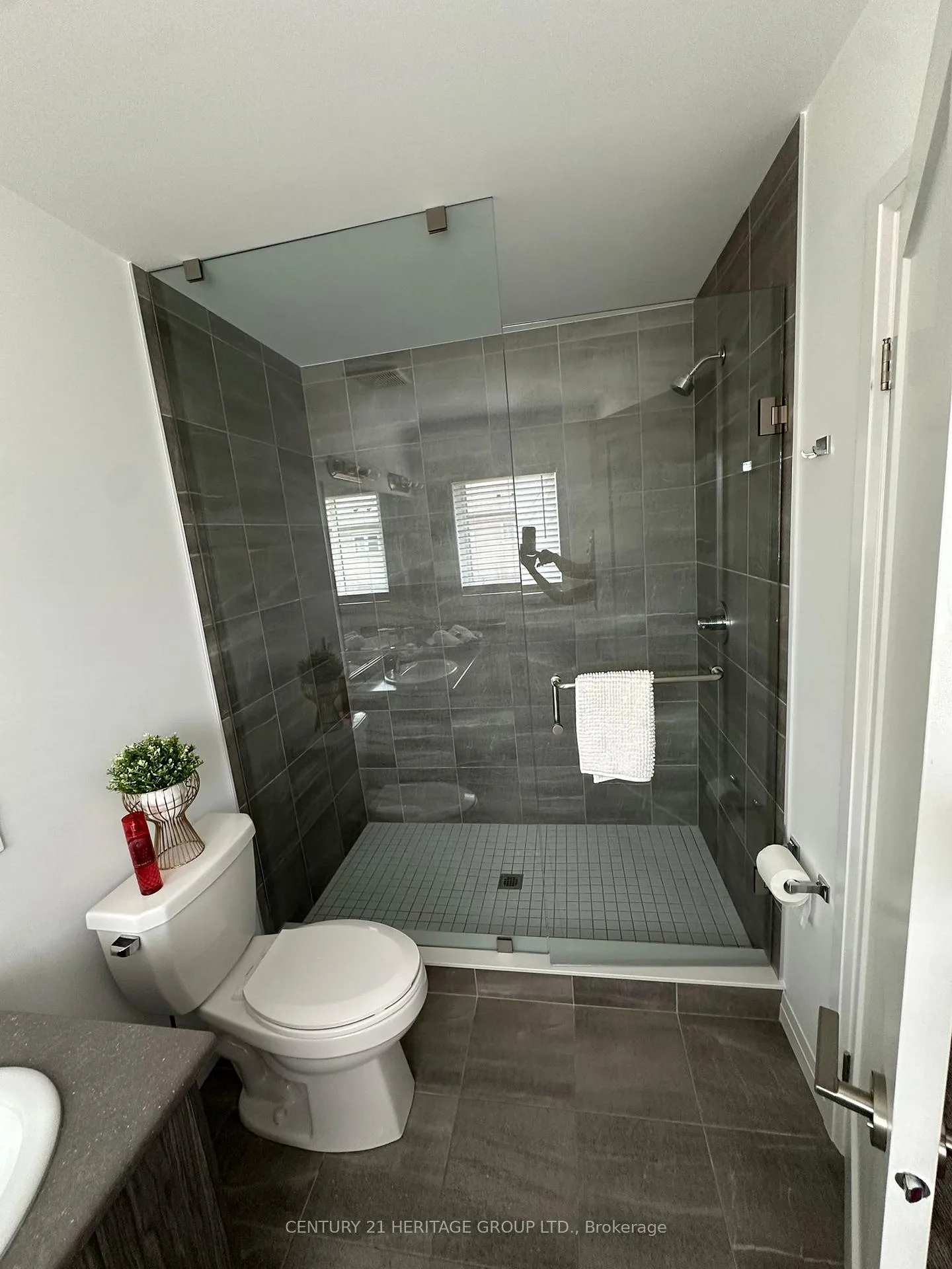 Photo 11 of 227 Cittadella Boulevard, Hamilton, Rural Glanbrook — HOMEH