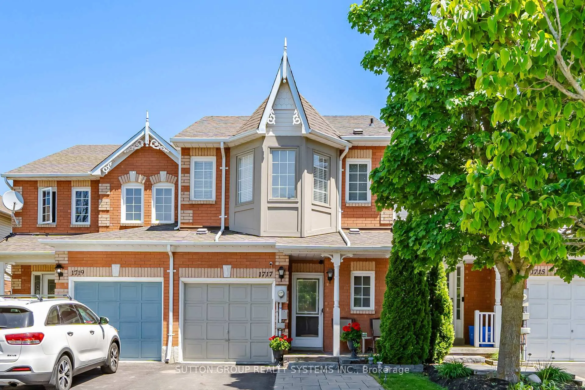 Front of 1717 Woodgate Trail