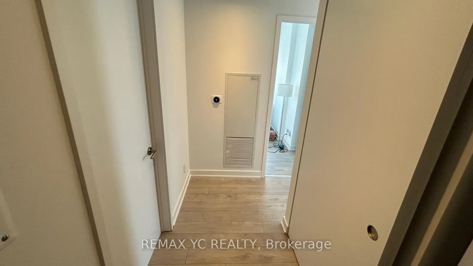 Photo 4 of Unit 2204, 185 Roehampton Avenue, Toronto, Mount Pleasant West — HOMEH