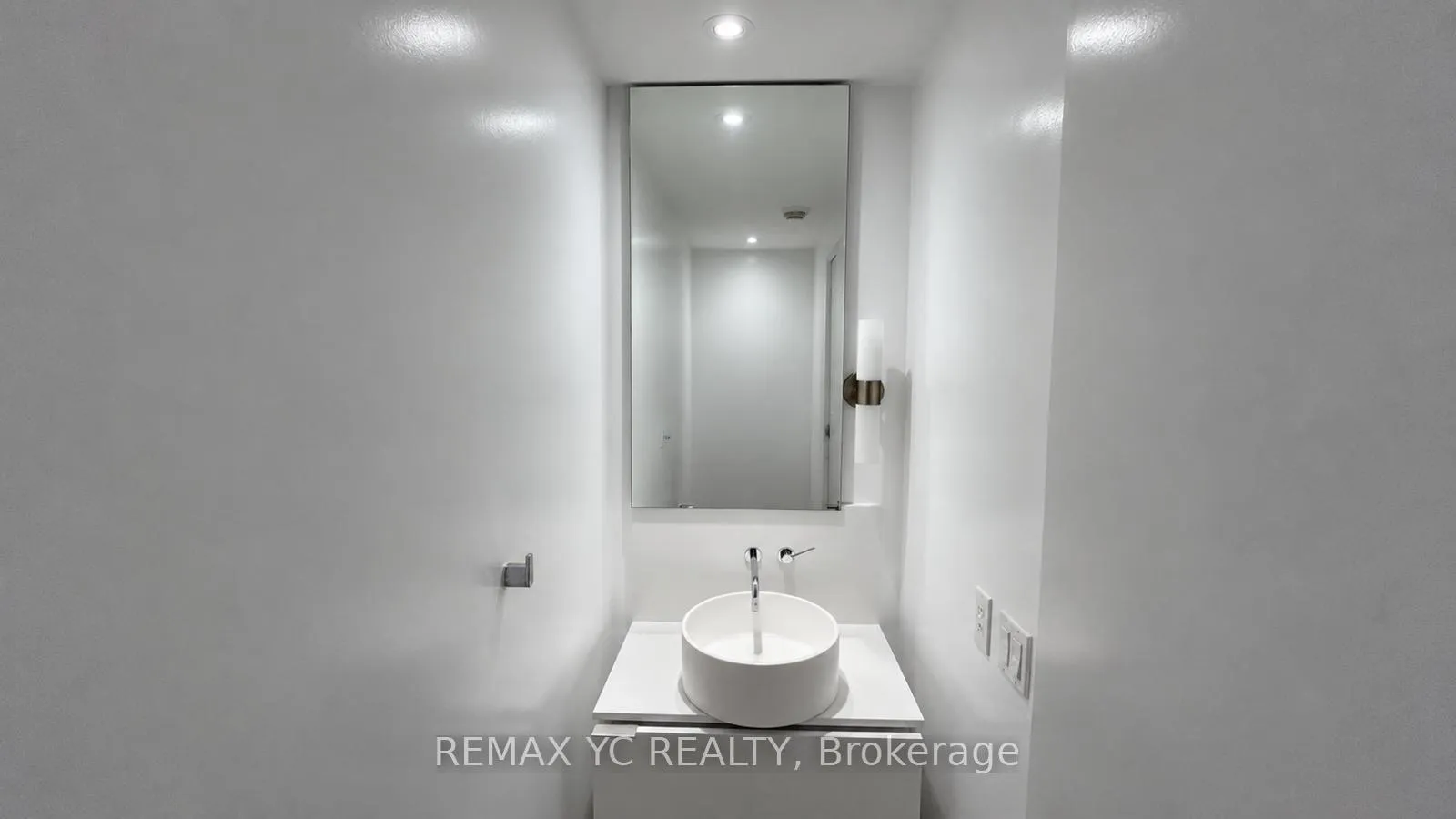 Photo 6 of Unit 2204, 185 Roehampton Avenue, Toronto, Mount Pleasant West — HOMEH