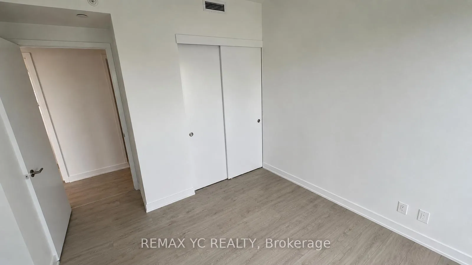 Photo 8 of Unit 2204, 185 Roehampton Avenue, Toronto, Mount Pleasant West — HOMEH