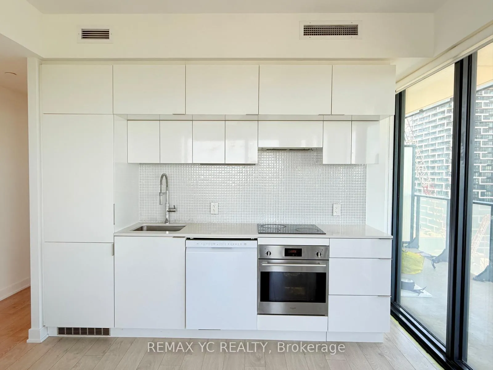 Photo 10 of Unit 2204, 185 Roehampton Avenue, Toronto, Mount Pleasant West — HOMEH