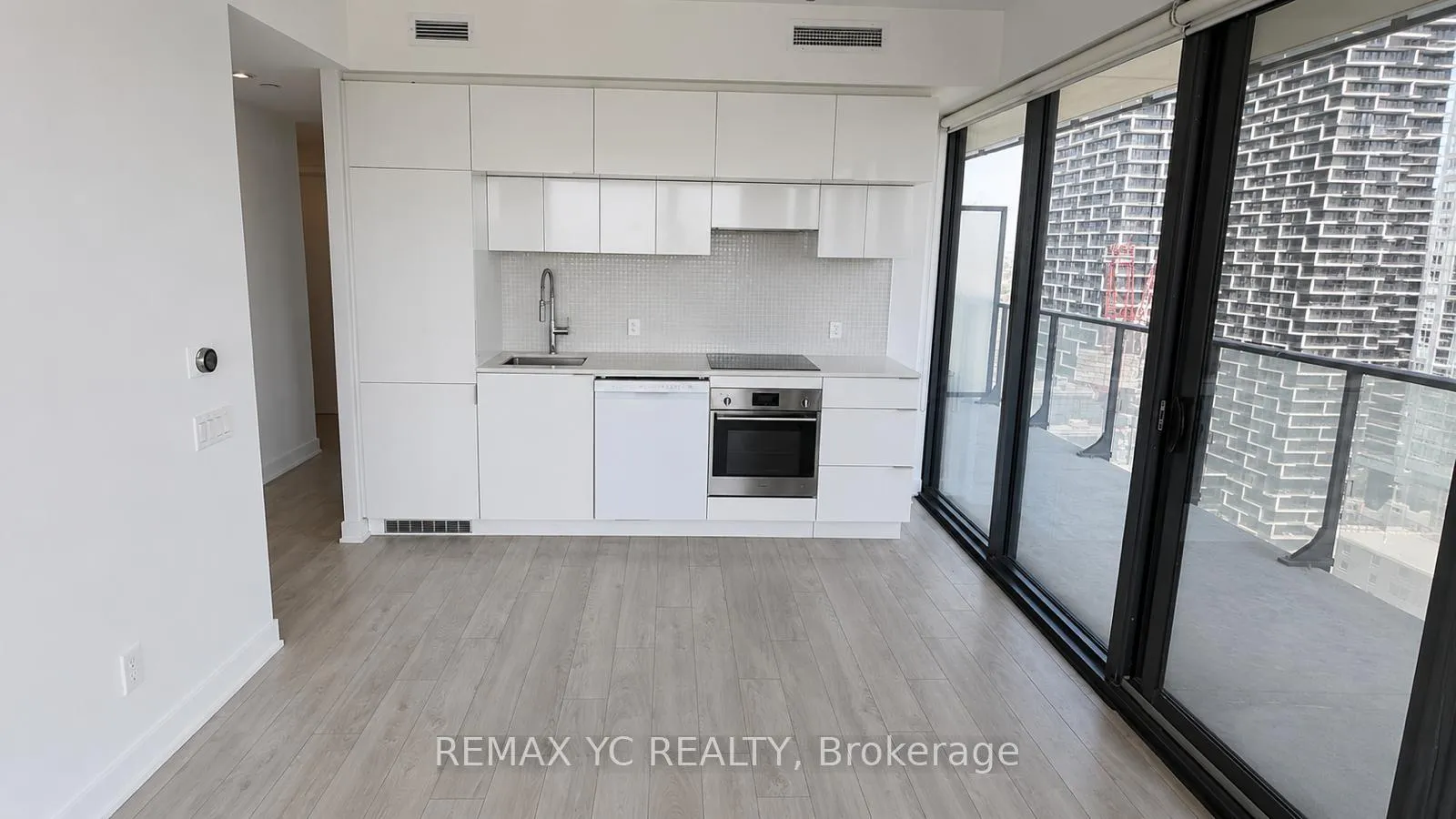 Photo 11 of Unit 2204, 185 Roehampton Avenue, Toronto, Mount Pleasant West — HOMEH