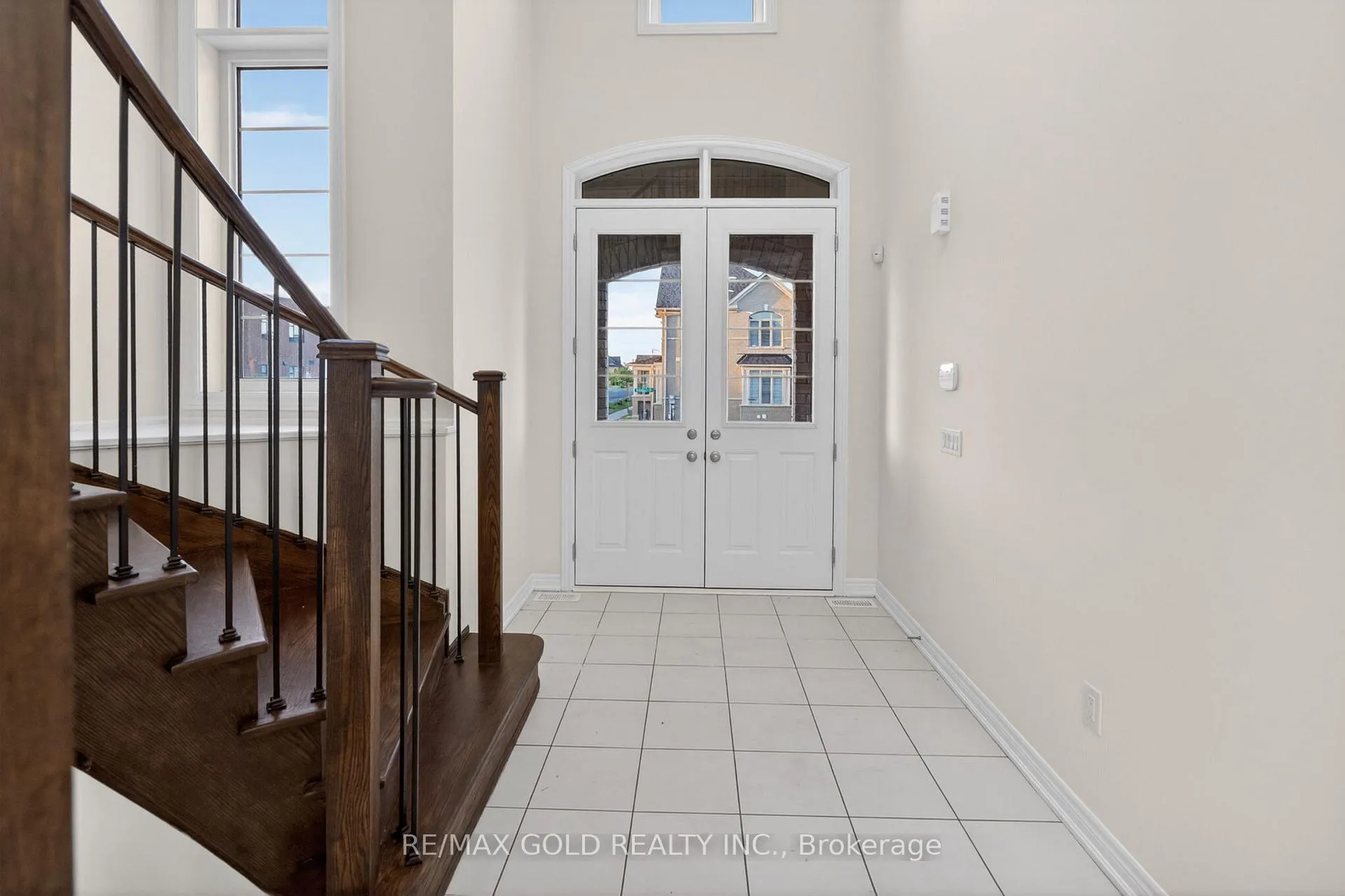 Photo 4 of 556 Brisdale Drive, Brampton, Credit Valley — HOMEH