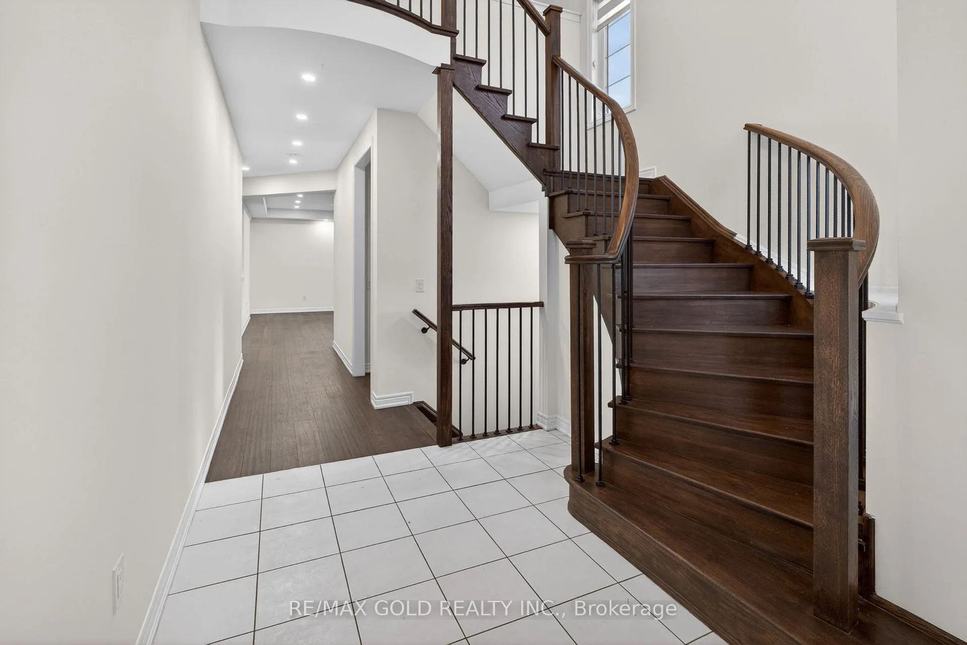 Photo 5 of 556 Brisdale Drive, Brampton, Credit Valley — HOMEH